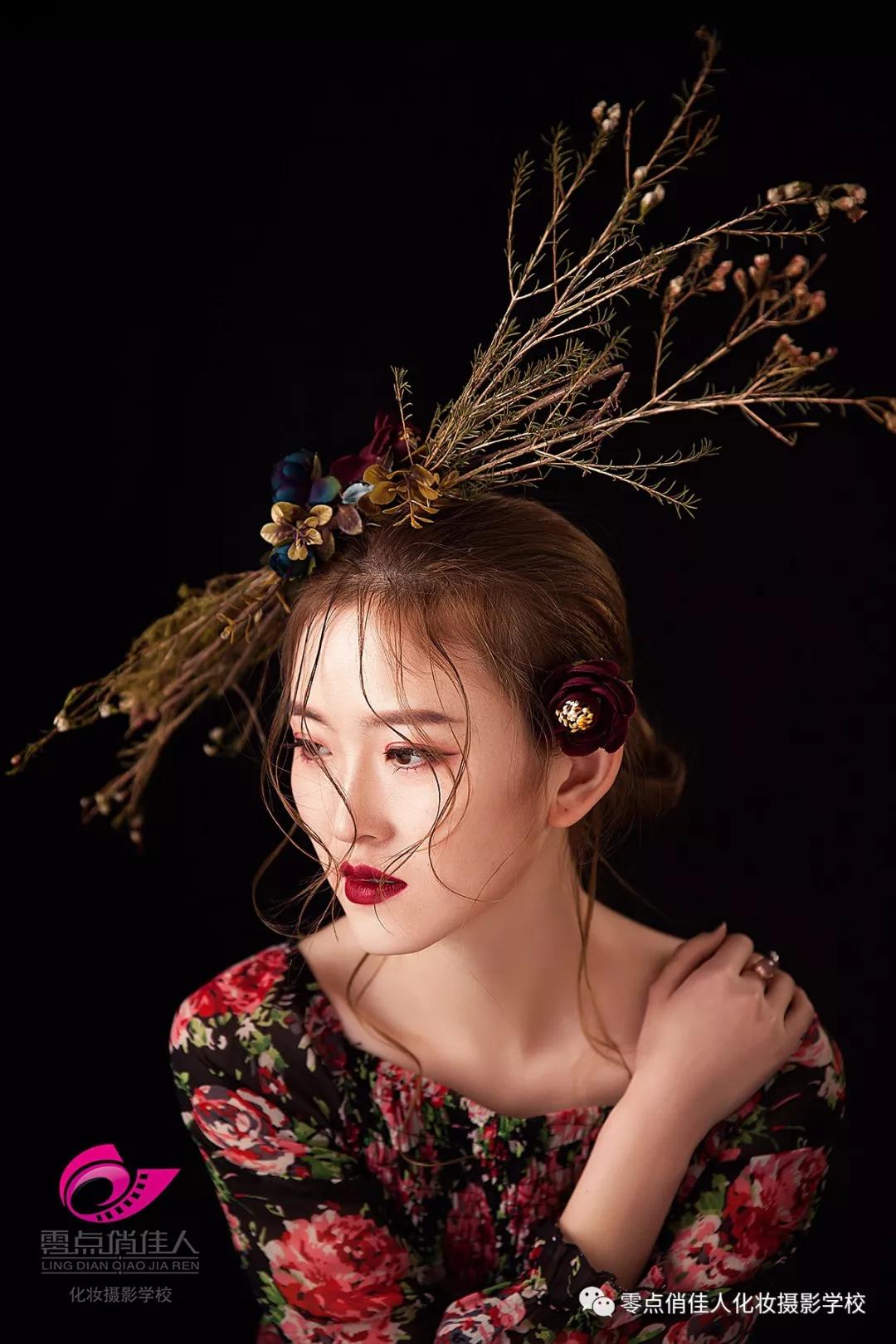 ����μ��˻�ױ��ӰѧУ2��������Ʒ����