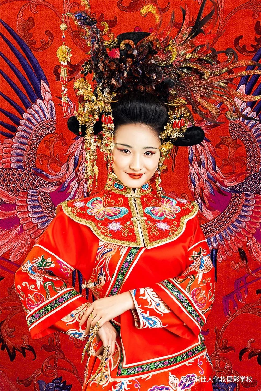 ����μ��˻�ױ��ӰѧУ4��������Ʒ���ͣ�һ��